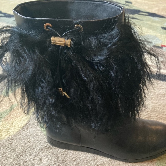 🆕MICHAEL KORS 7.5 blk leather boots w/sheep’s fur - Picture 2 of 12